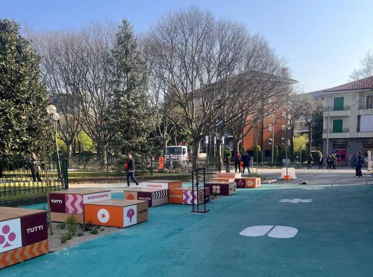 Da strada caotica a spazio sicuro e verde: inaugurata la nuova area pedonale tra la scuola Rigola e via Amati